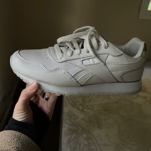 6.5 women’s Reebok shoe white w/cork